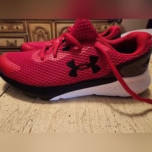 Under Armour Boys Charged Rogue Lave Up shoes Size 3.5